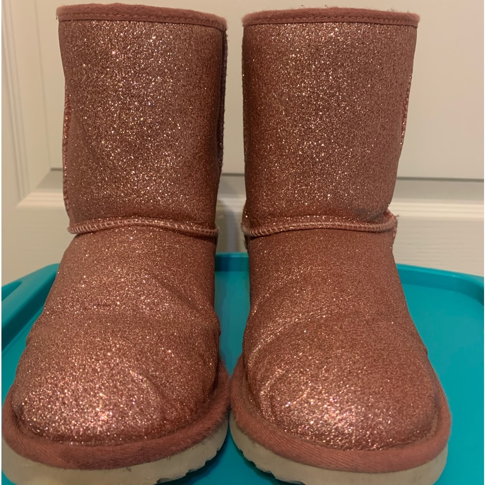 LIKE NEW- Ugg Kids' Classic Short II